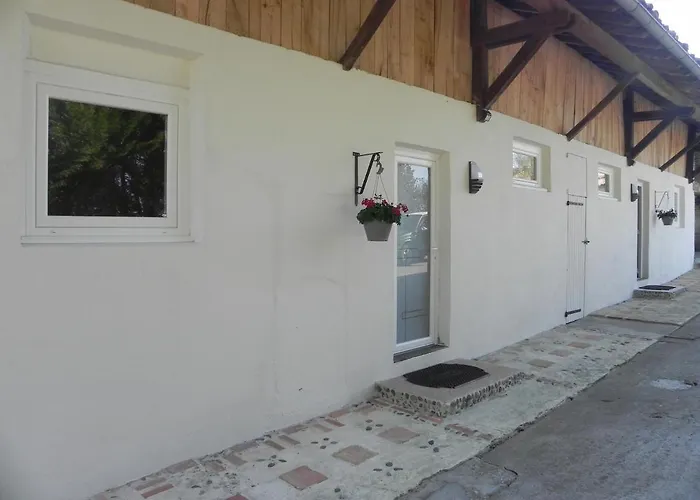 Апартаменты Figuier Domaine Cap De Coste Saint-Frajou